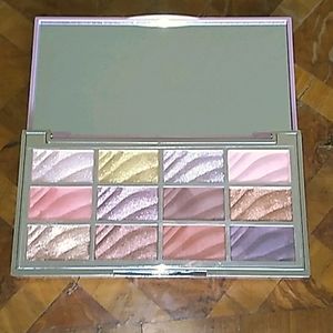 The velvet pallete